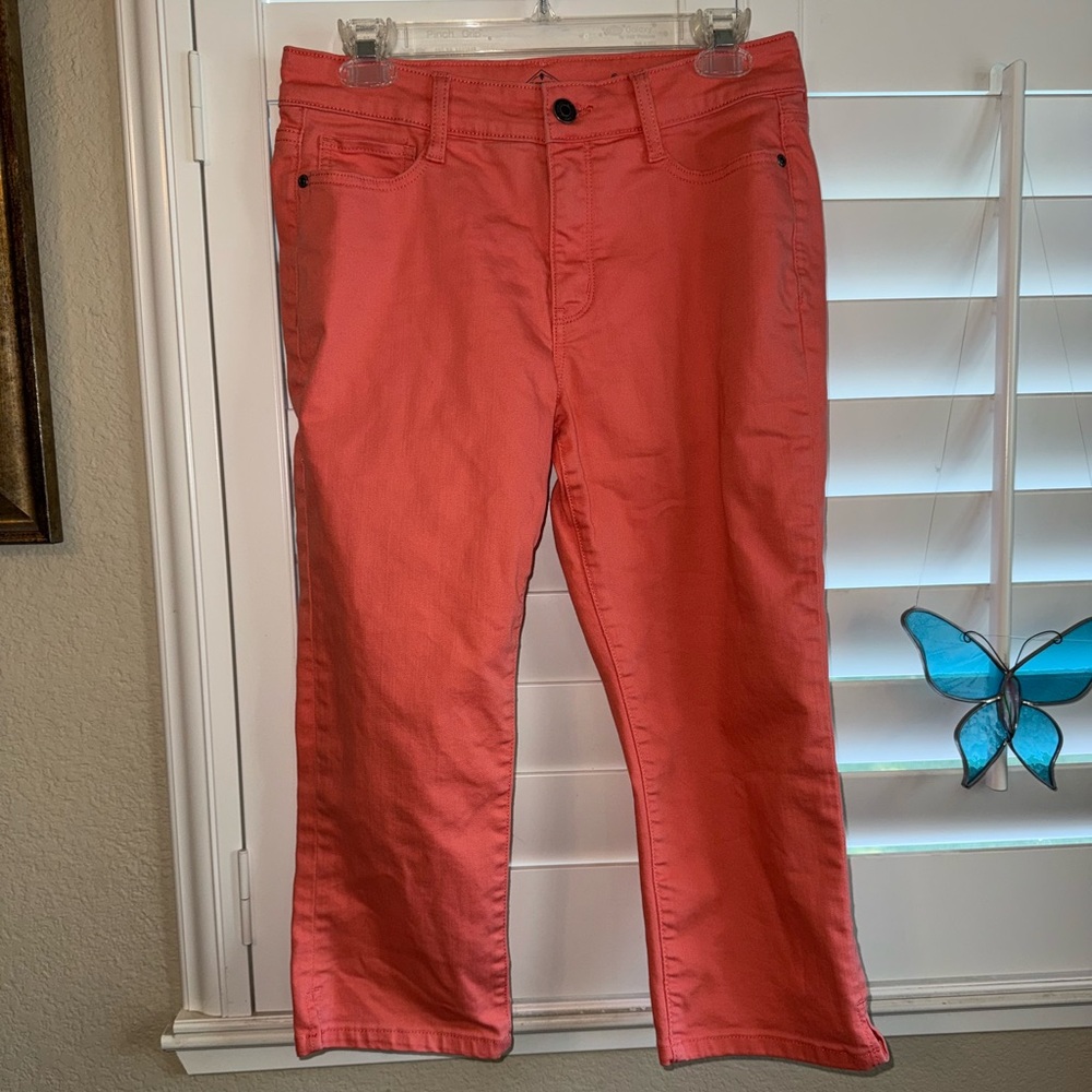 St. John’s Bay Capri Pants, Size 6 Salmon Color Great condition